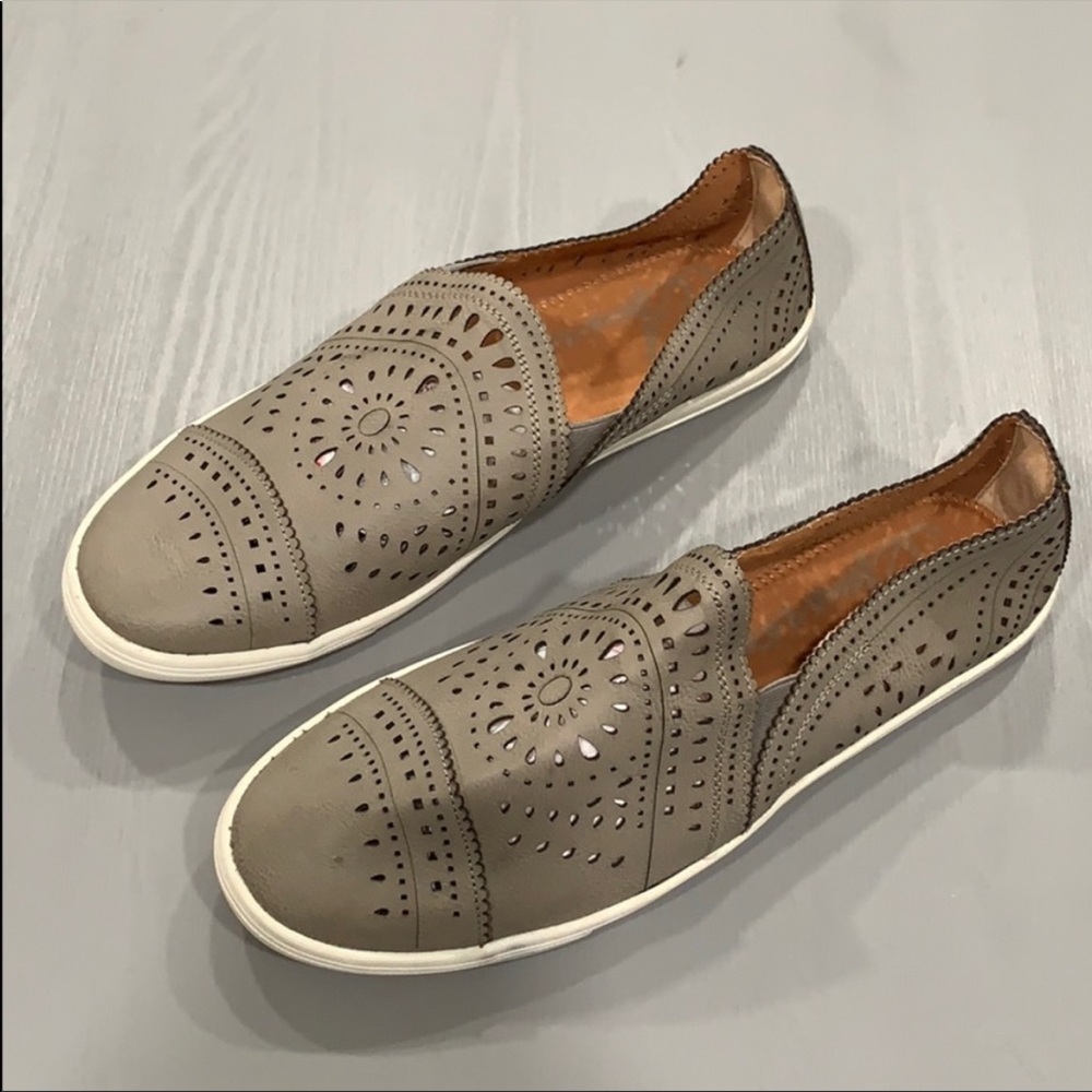 American Rag Women’s Shannen Slip-On sneakers - Picture 5 of 10